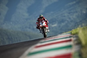 丁俊晖签约品牌合作推广台球文化，丁俊晖台球室叫什么