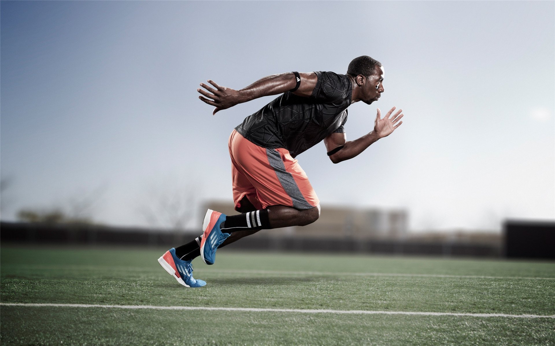 国际热身赛国足爆冷 球迷呼吁加强防守，国足热身赛大胜