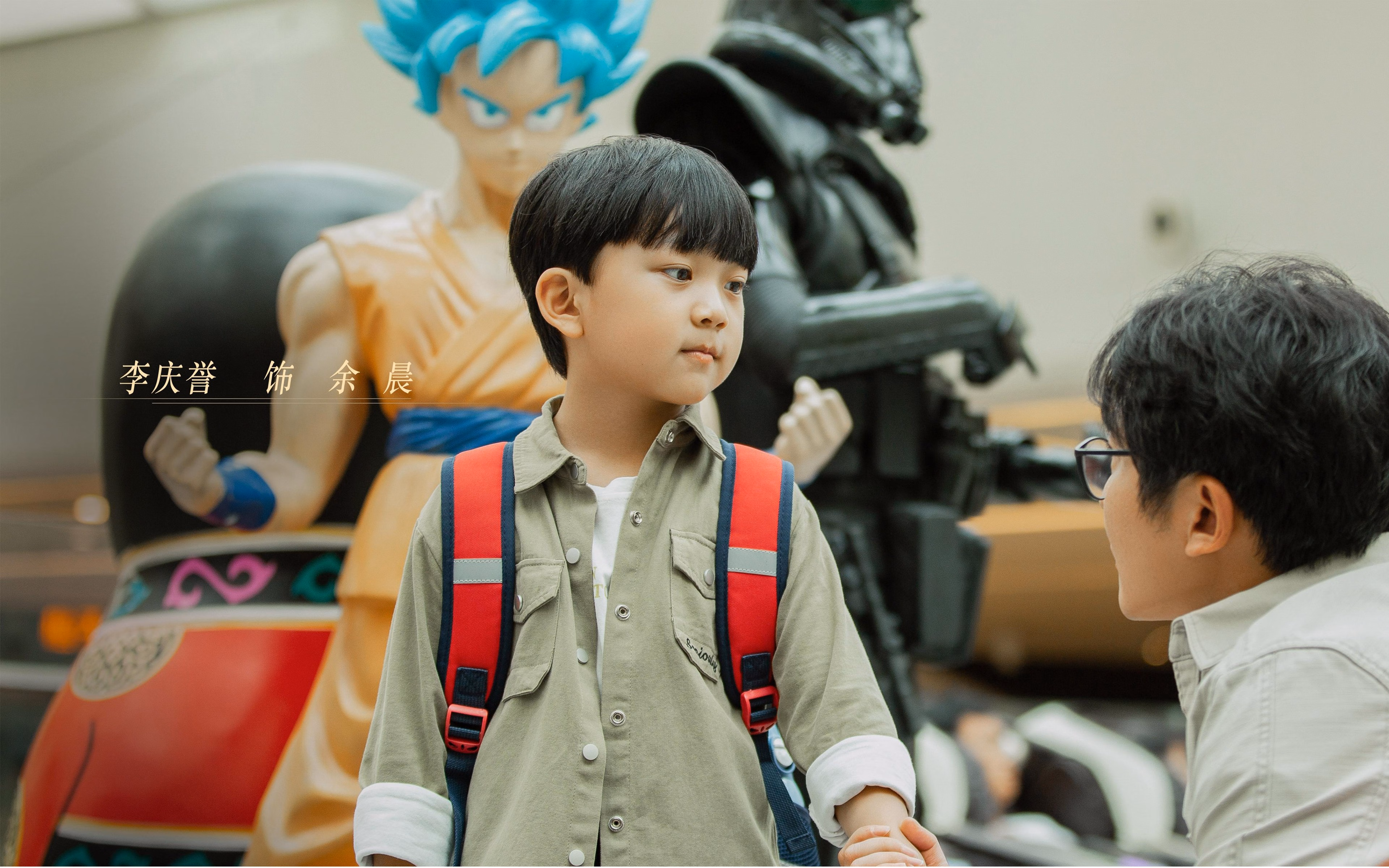 滑雪公开赛青少年组竞争激烈雪场人气旺，全国青少年夏季滑雪挑战赛直播