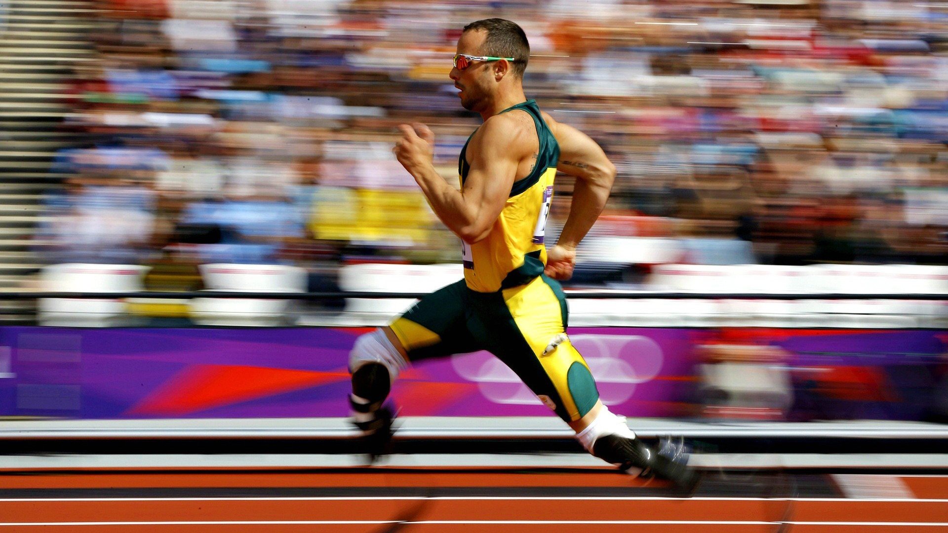 新西兰全黑队全员参与防守,形成强大防线,新西兰队长